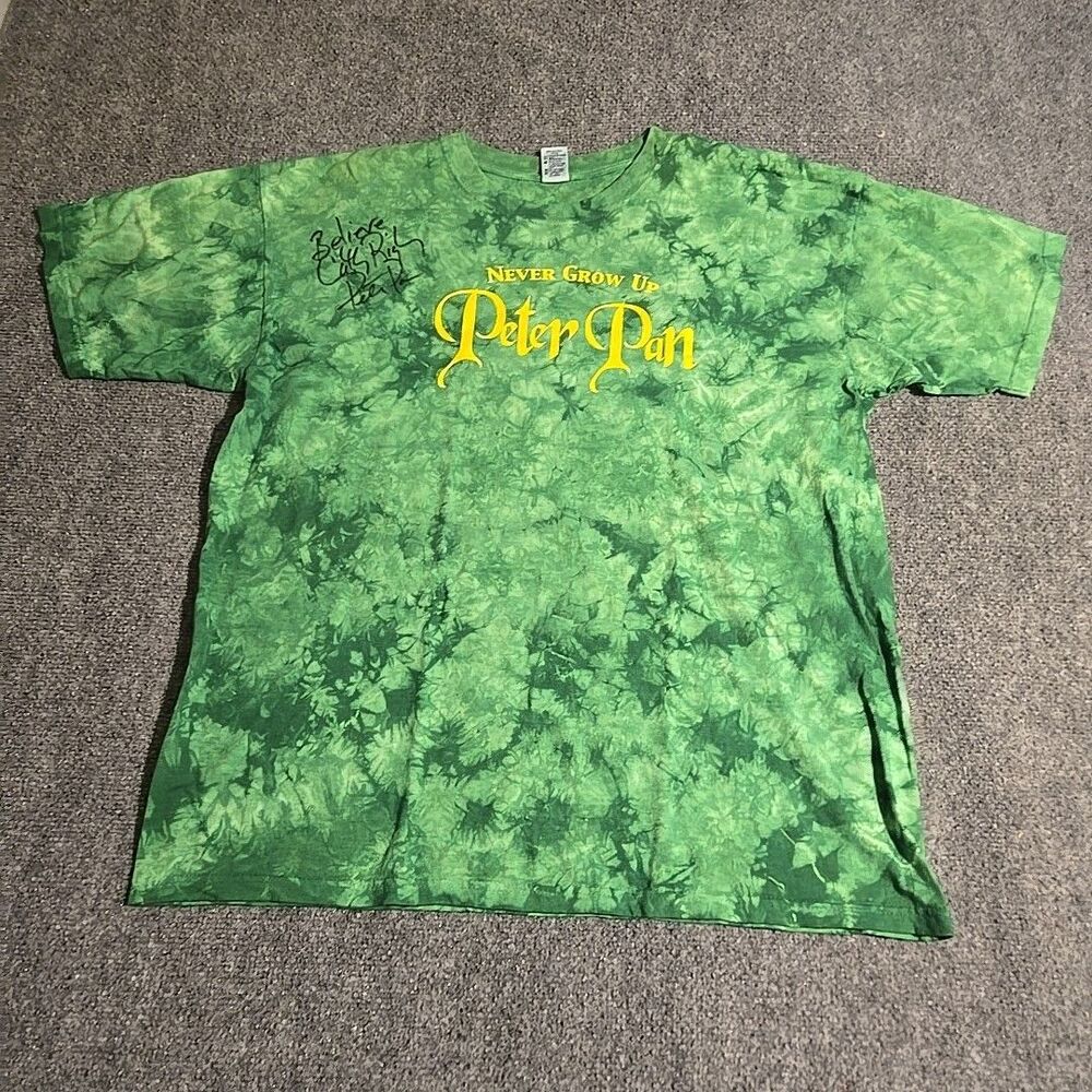 SIGNED Never Grow Up Peter Pan Play T-Shirt Mens Size Large Green Short Sleeve